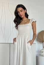 Cargar imagen en el visor de la galería, VESTIDO IPANEMA BEIGE
