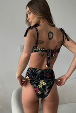 Cargar imagen en el visor de la galería, BIKINI OPHELIA FLORES EN CORAL
