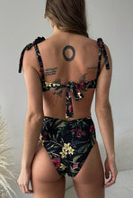 Cargar imagen en el visor de la galería, BIKINI OPHELIA FLORES EN CORAL
